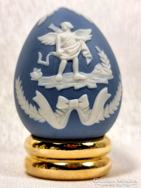 Franklin as a Parian egg with a white pattern on a blue background. On a gold-colored holder. Flawless collector's item