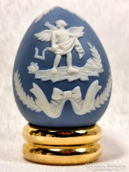 FRANKLIN MINT kék alapon fehér mintás  Parian tojás. Arany szinű tartón.Hibátlan Gyűjtői db