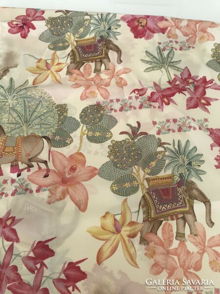 Olasz selyemsál egzotikus mintával, Admont márka, 140 x 37 cm
