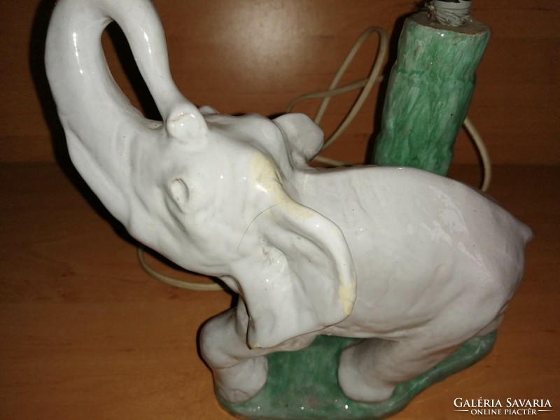 Retro elefántos asztali porcelán lámpa 18 cm magas