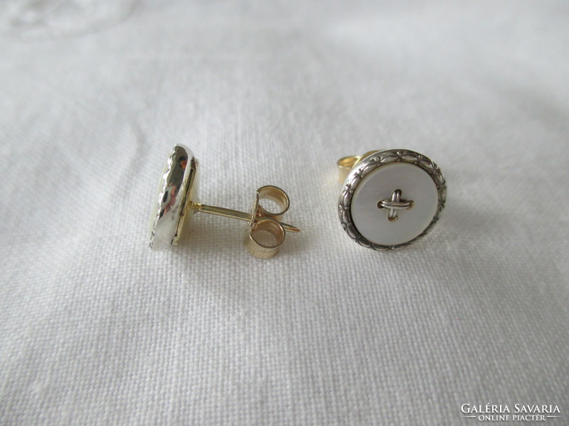 A very charming pair of gold earrings with mother-of-pearl and silver