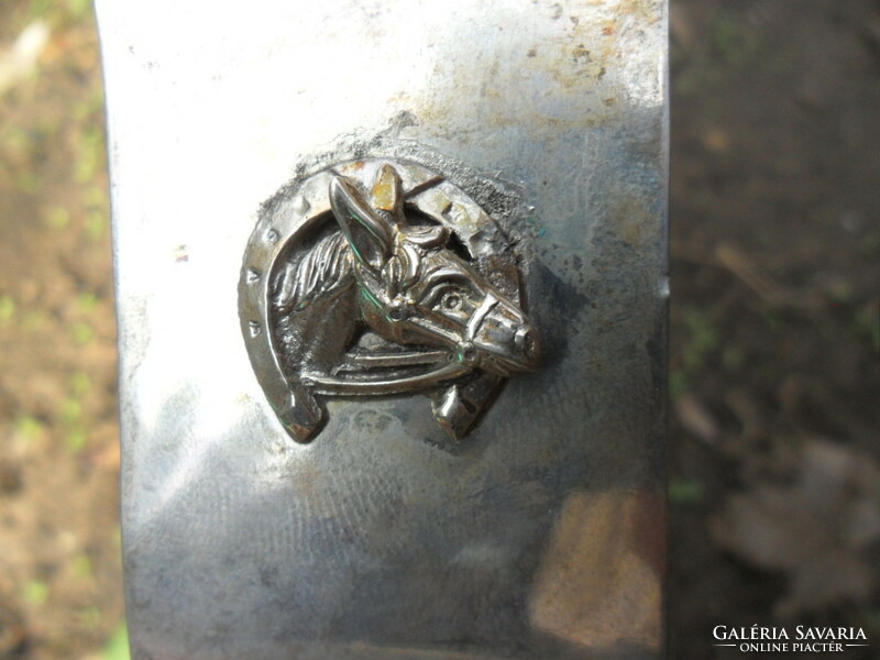 Ezüst hamutartó gyufatartóval ló ábrázolással metszett üveggel