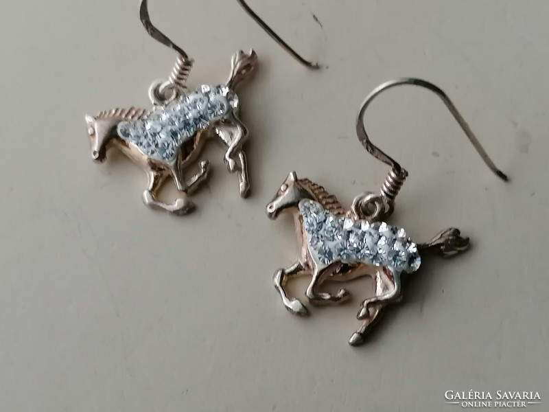 Silver (gilded) horse stud earrings decorated with zircon stones 925