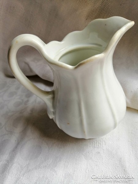 Porcelain spout