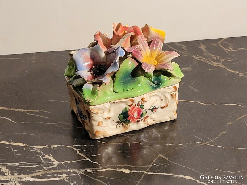 Capodimonte floral bonbonier 10x7.5x10cm porcelain box nove italy Italian jewelry holder