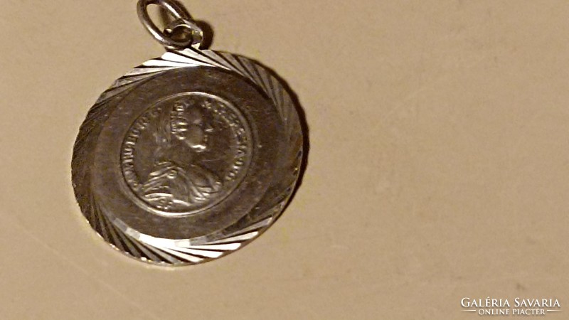 Ezüst 835 ös Mária terézia kis medálion