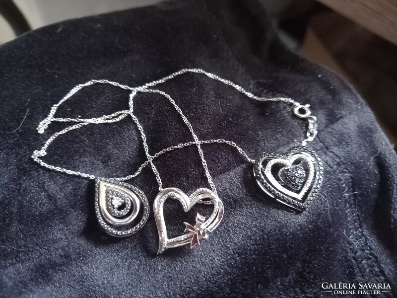 Silver pendant with small diamond stones, guaranteed!