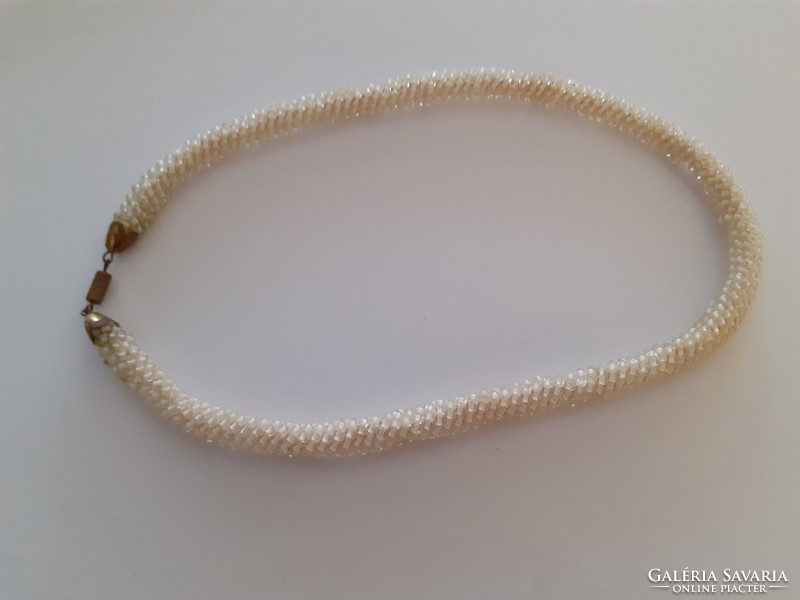 Retro white pearl necklace