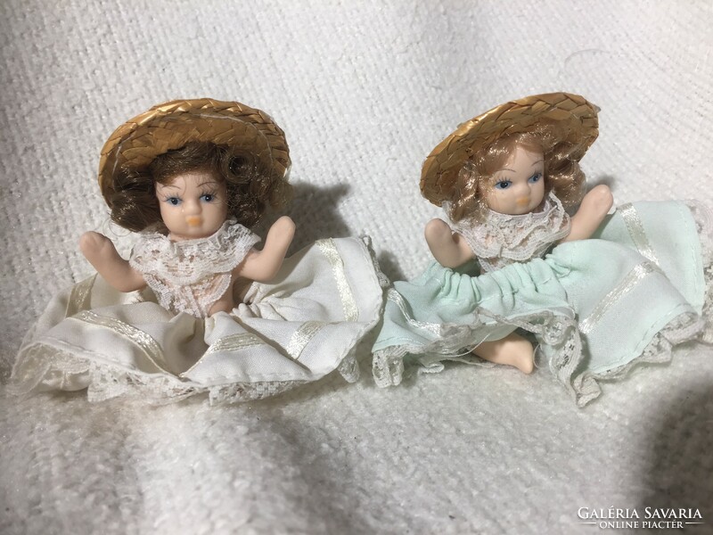 2 Dolls, for decoration