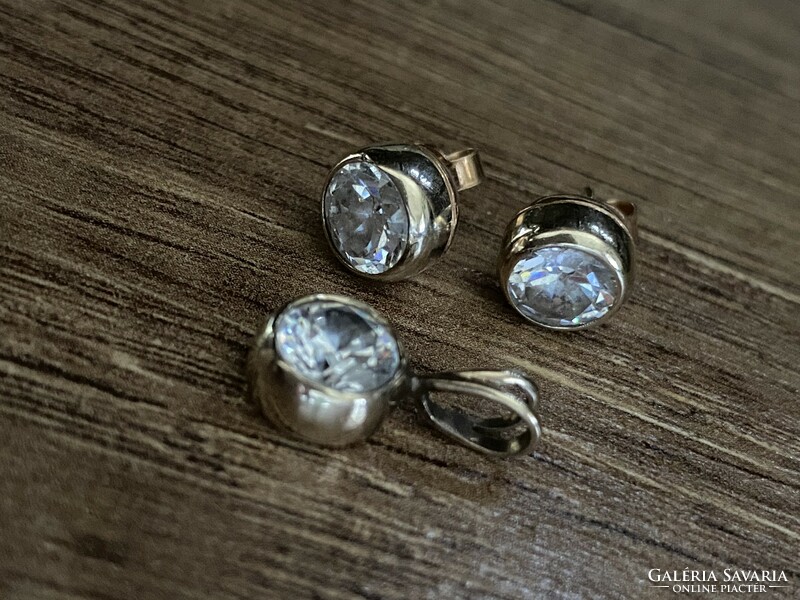 A wonderful 14k button set made by Ötvös - not today's pieces :-)