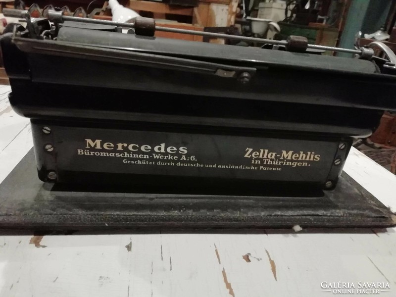 Mercedes superba typewriter, in very good condition, working and with box for collectors
