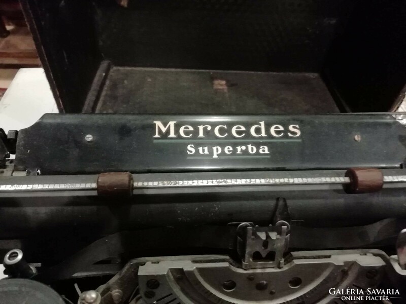 Mercedes superba typewriter, in very good condition, working and with box for collectors