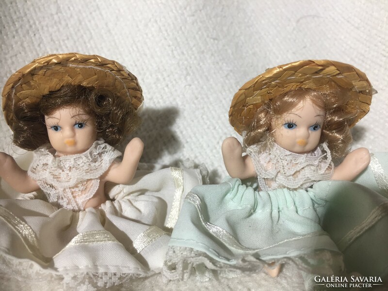 2 Dolls, for decoration