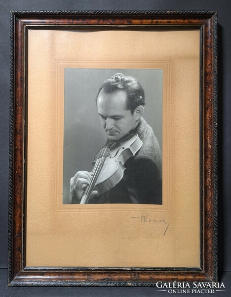 Hegedűművész fotója (mérete kerettel 34x44 cm) zenész portré, aláírt