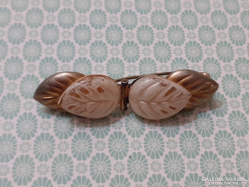Retro pin leaf-shaped metal women's brooch