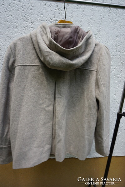 Women's transitional half-coat size 40 for sale.