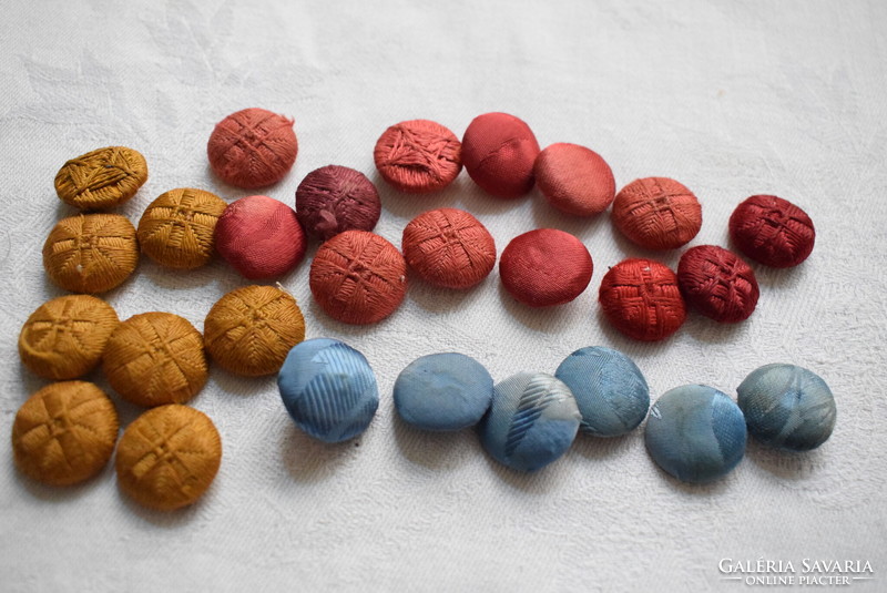 27 old thread buttons. 1.8 - 2 cm