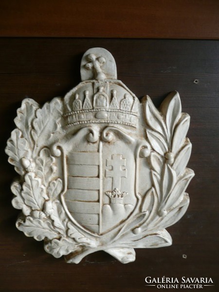 Magyar címer koszorúval