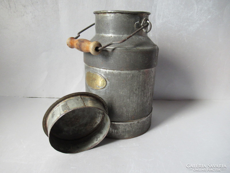 Antique milk jug, marked (2 l)