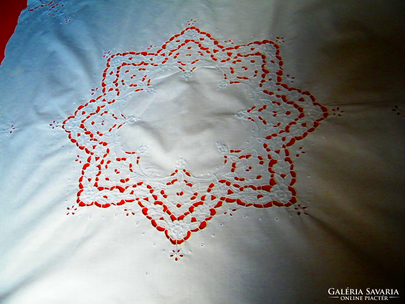 80 X 80 cm embroidered white centerpiece, tablecloth x