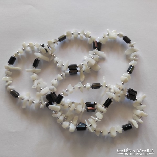 Mineral necklace with magnetite beads