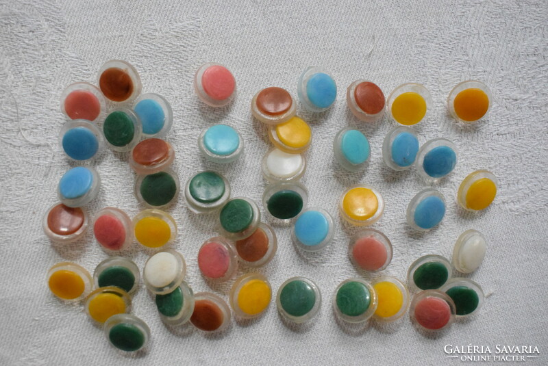 48 retro colored plastic buttons. 1 Cm