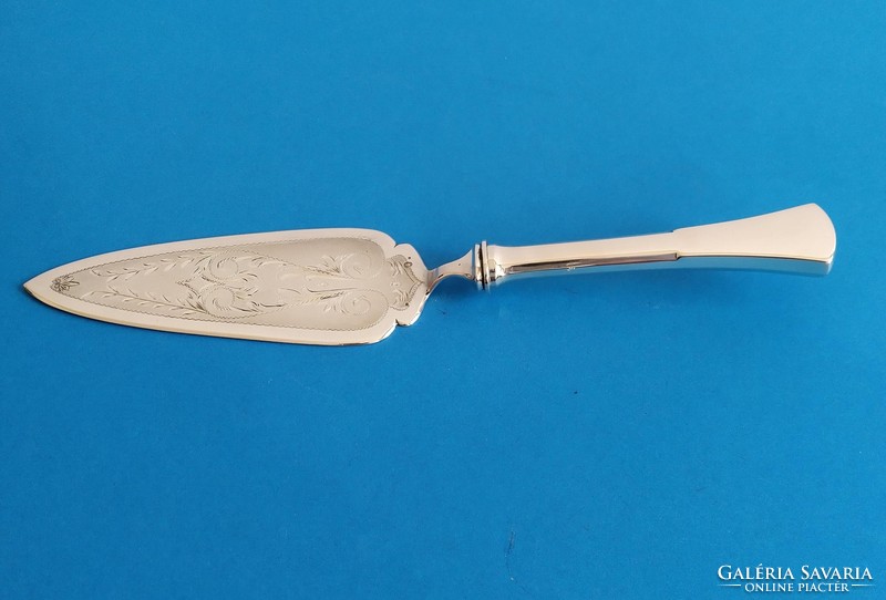 Silver engraved cake shovel in English style