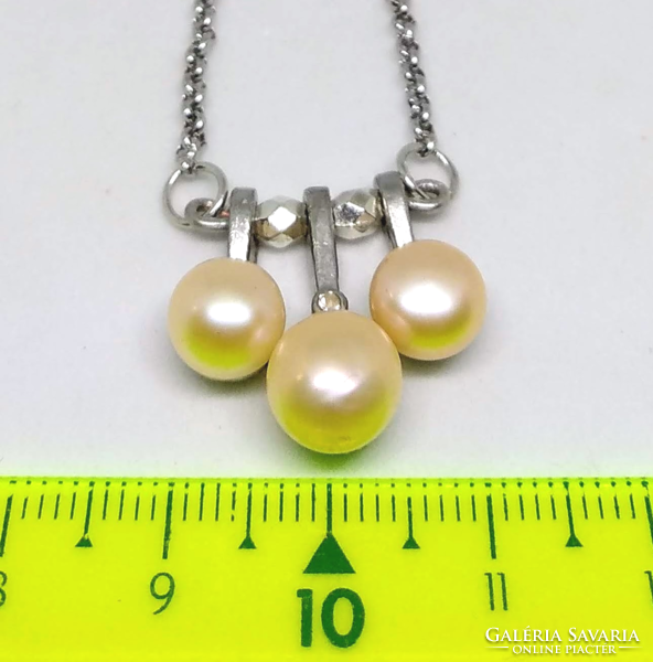 Tenyésztett gyöngyös nyaklánc, törtfehér 8-9 mm-s gyöngyökkel 115