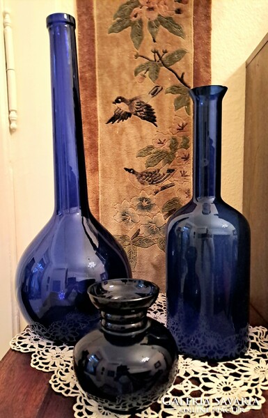 3db kobalt kék váza.