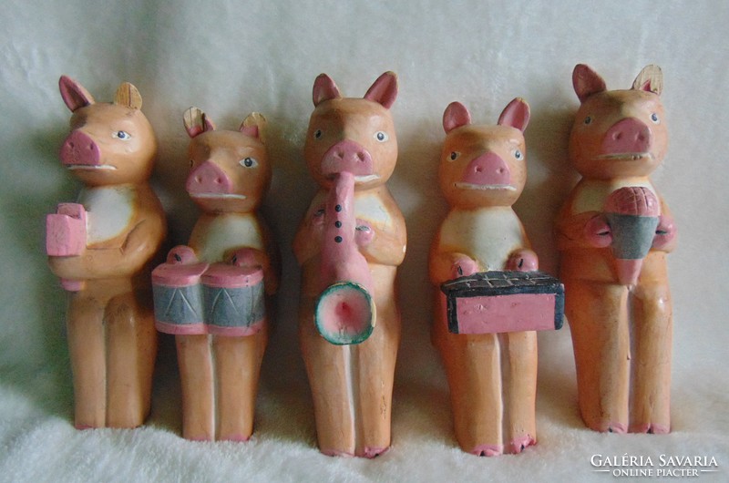 Old wooden pig band