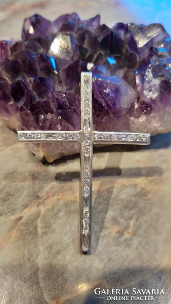 5.2 cm marked silver cross pendant with zircon stones