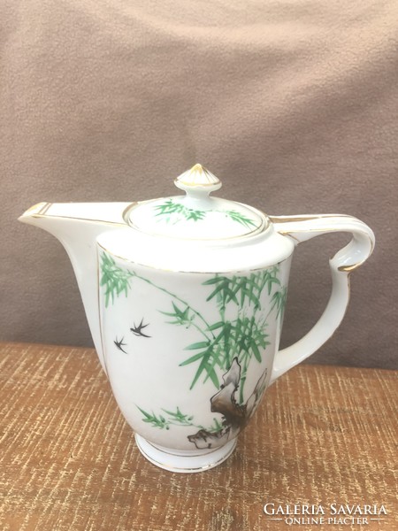 Porcelain tea set.