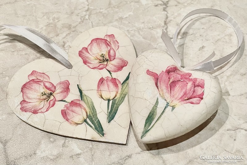 Egyedi kézműves ajándék decoupage szivecske tábla mini kopogtató rózsa, tulipán mintás