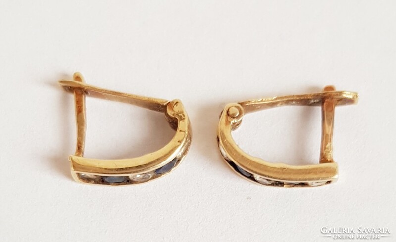 Pair of 14K gold children's earrings