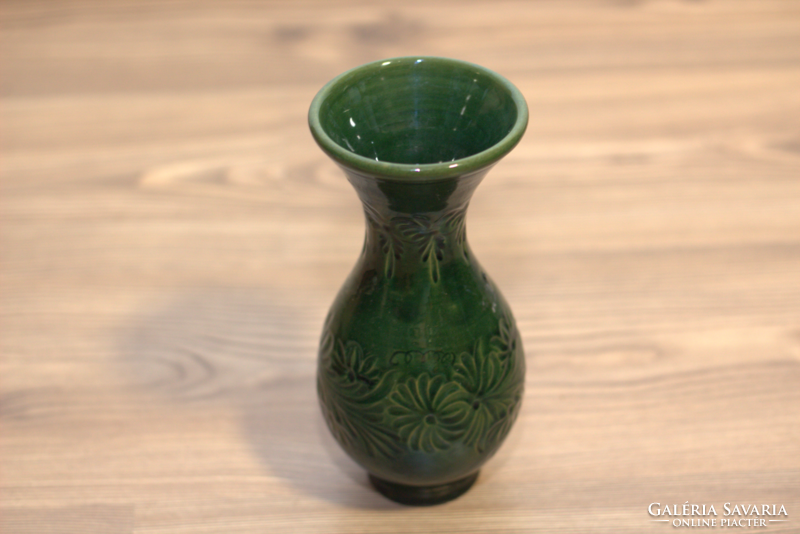 Zöld kerámia váza