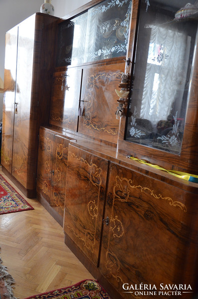 Háloszoba garnitúra - francia ágy-ágynemű tartó-fésülködő asztal-ruhás és vitrines