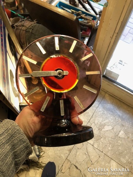 Table induction vintage clock, height 30 cm, coil in need of repair. Made of glass.