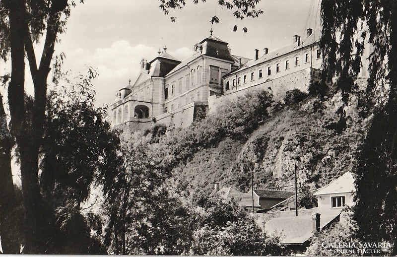 Régi képeslap, Veszprém - a vár keleti oldala a püspöki palotával