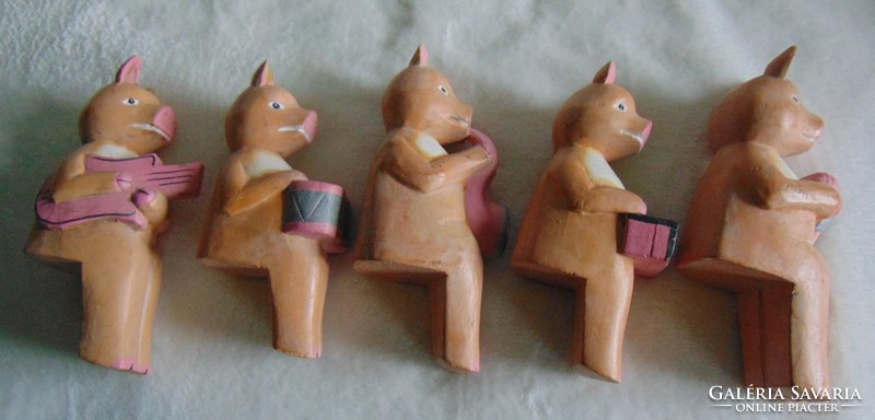 Old wooden pig band