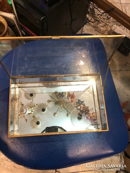 Art Nouveau jewelry holder, copper, glass, 24 x 18 x 5 cm.