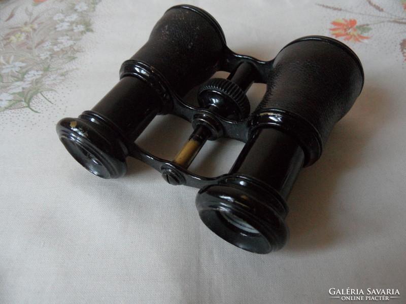 Old leather-covered theater glasses, kukker