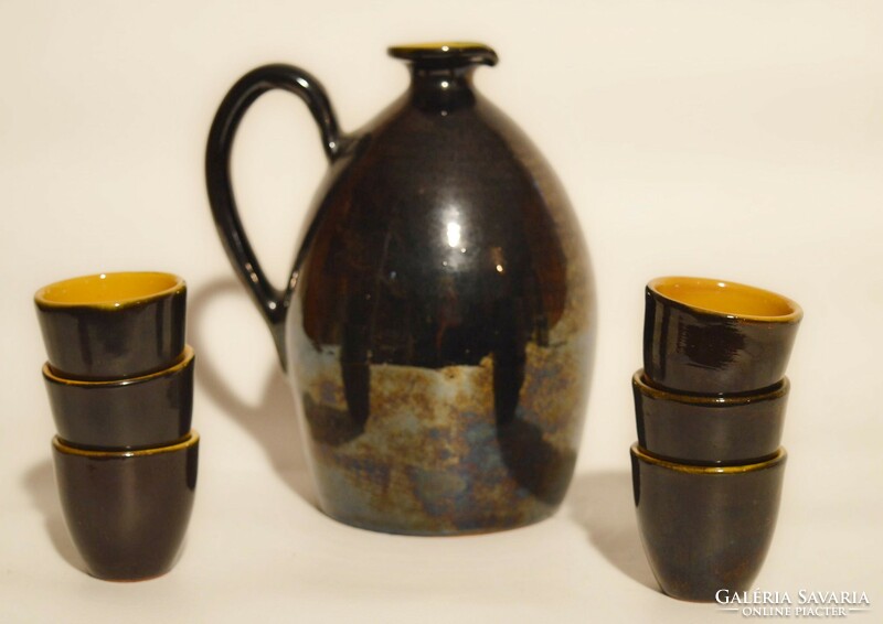 Ceramic drinking set.
