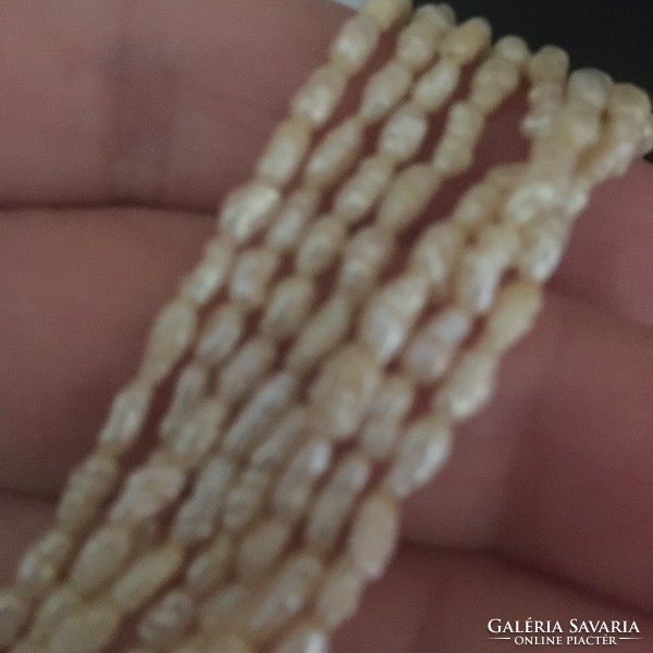 GYÖNGYSOR-tenyésztett rizsszem gyöngyökből.4 soros 40 cm hosszú