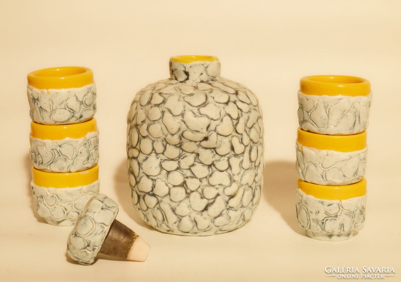 Ceramic drinking set.