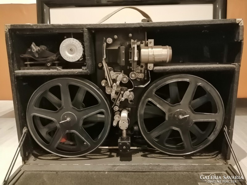 Antique cinema projector, 1920s, beautiful, rare and huge.