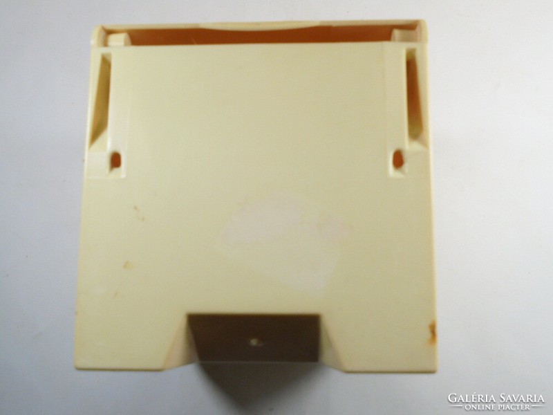 Retro műanyag wc papír tartó falra szerelhető CP jelzés - DDR - NDK Keletnémet 1970-es évek