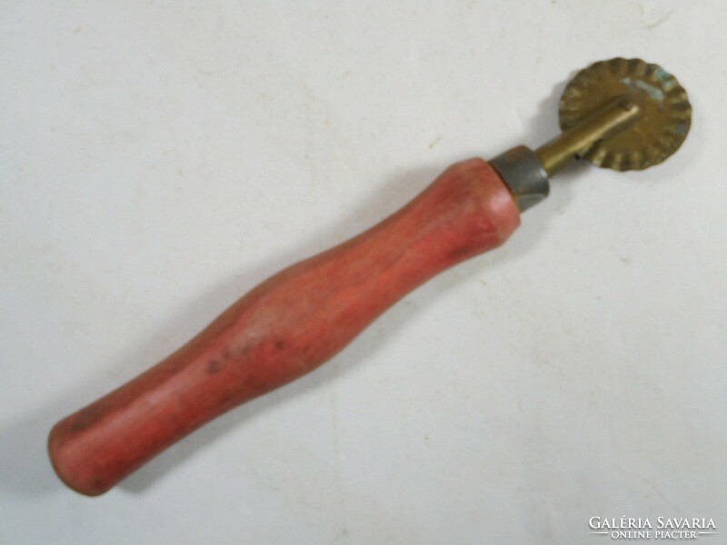 Antique old derelye cutter, rádli, derelye kitchen tool