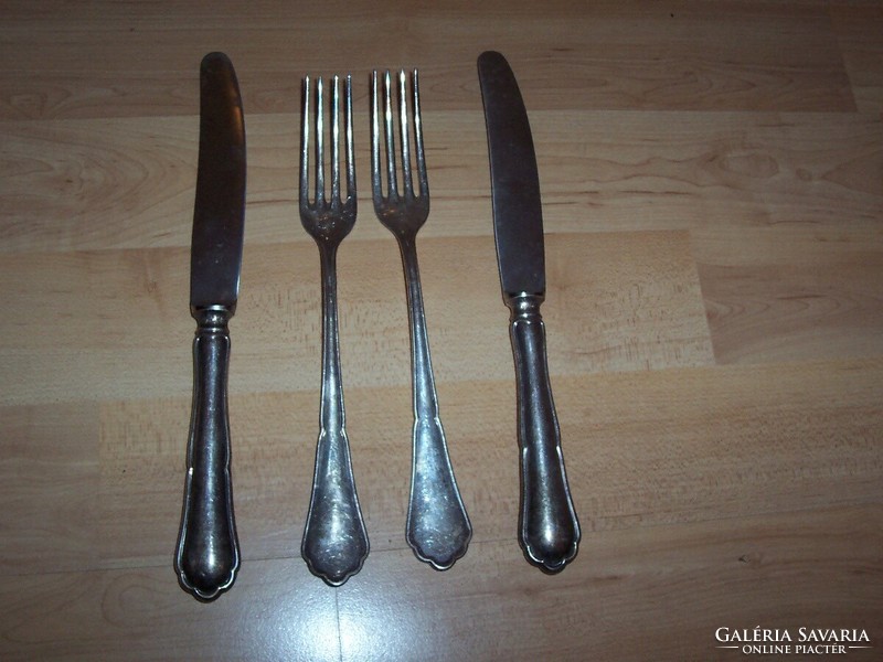 Silver 2 forks and 2 silver handle knives together for sale