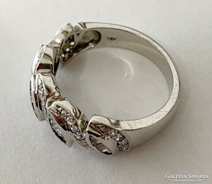 Csinos, vastag ezüst gyűrű, brillekkel