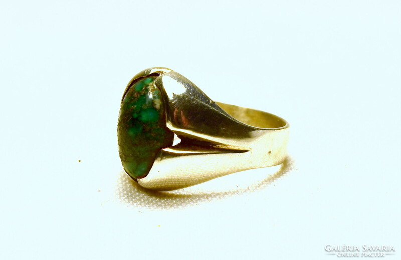 Green stony art deco silver ring